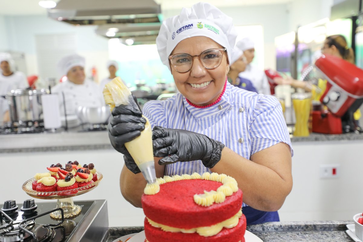 GovernodoAM's tweet photo. 👩‍🍳👨‍🍳 Governo do Amazonas entrega a 1ª Escola de Gastronomia do #Cetam

O espaço está pronto para capacitar, educar e criar novas oportunidades de emprego para amazonenses. 💪🏼💰

A escola vai atender mais de 500 alunos, inicialmente, com os cursos técnicos.🍰🍞🍝

#GovAM https://t.co/dBurwc56Re