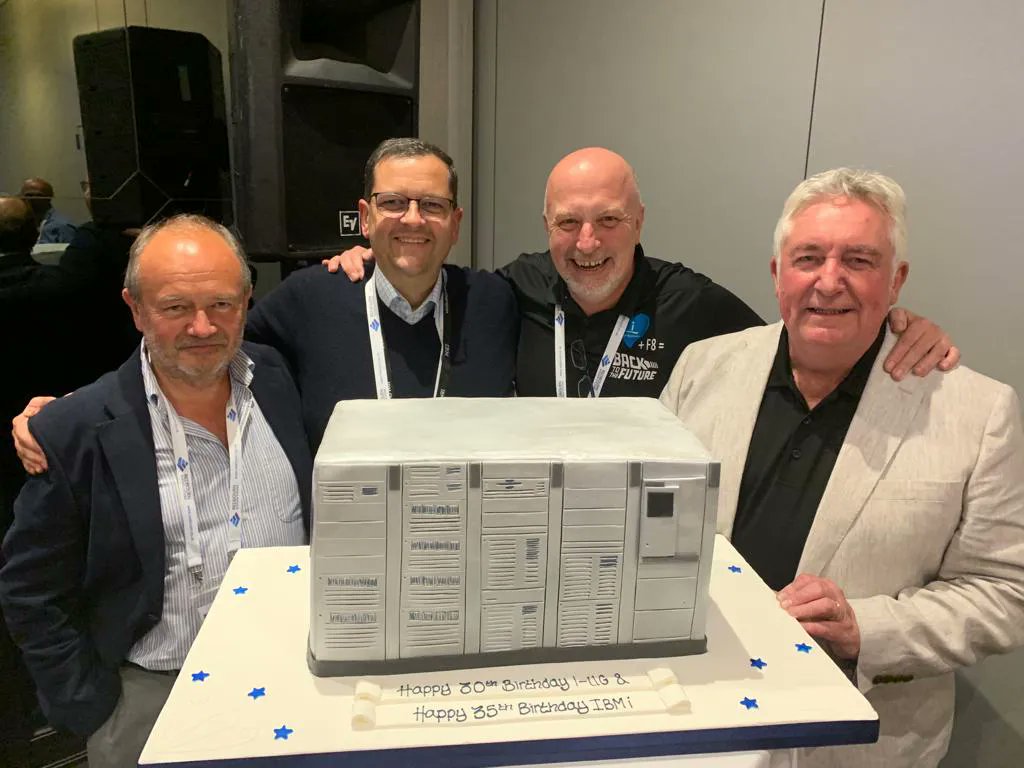 i-UG celebrate 30 years and 35 years of IBMi with a fantastic cake. This is an AS/400 Model 9406 B35. #iug #iPower23 #IBMi #techconference #educate #as400