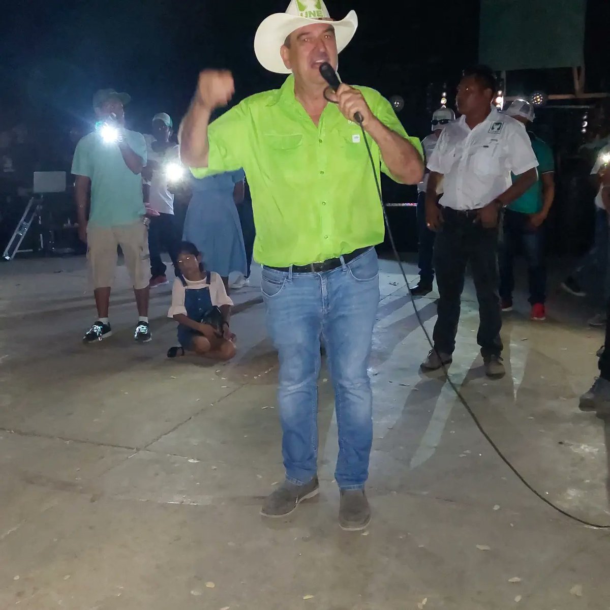 ZacapaUNE's tweet photo. Nuestro próximo Diputado Luis Fernando Cordon Orellana visitó San Jorge y reafirmó su compromiso de apoyar a Jacobo Franco en la gestión de Proyectos que sean necesarios para el desarrollo de este municipio.

#SandraPresidenta https://t.co/Rkh1CVPTMn