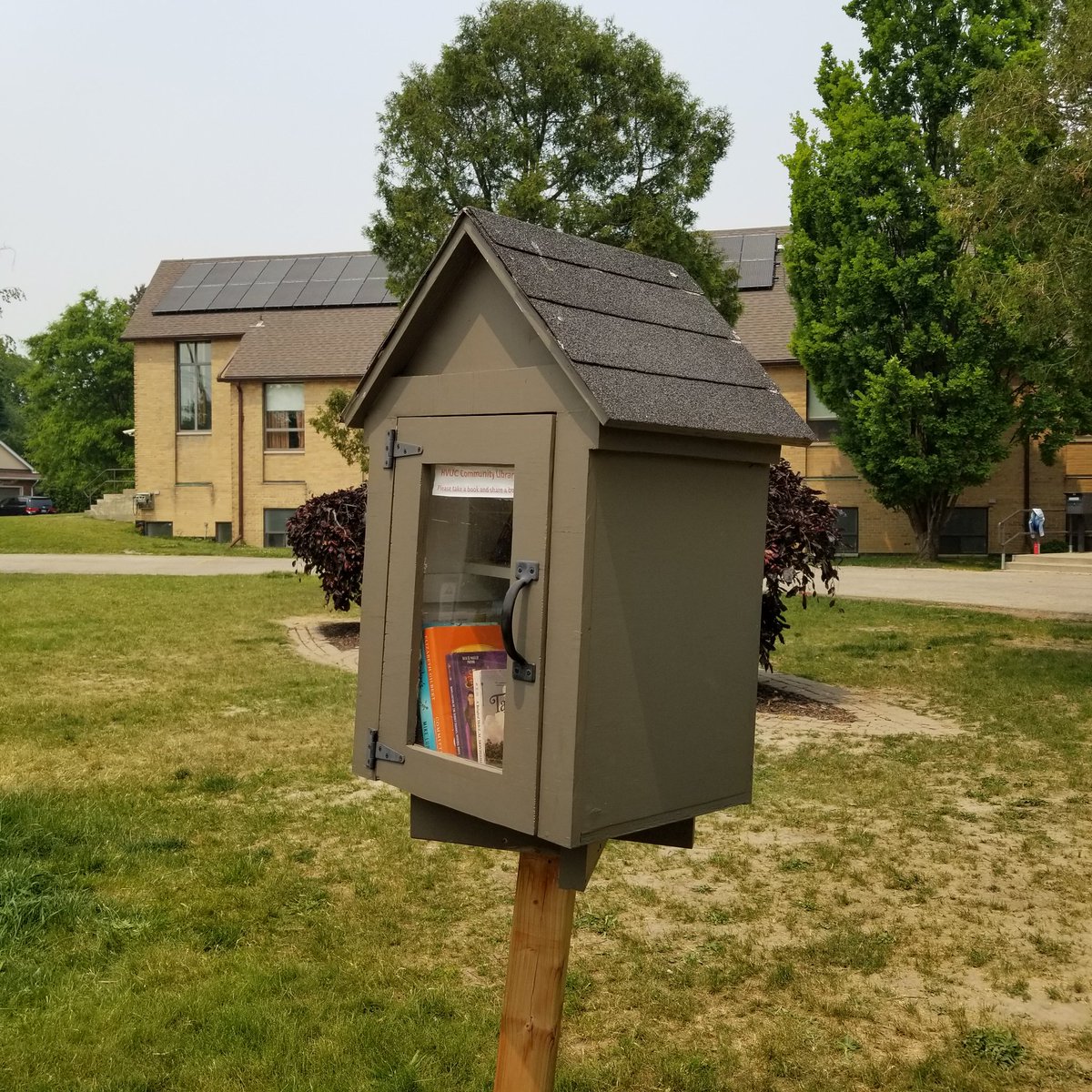 LMM_digital's tweet photo. LM Montgomery is everywhere!

Today I walked by this "Little Library" in my neighbourhood, where U can "take a book or share a book"

Thrilled to find LMM's "A Tangled Web" at front/centre

Originally published 1931 while Maud was in #Norval

Love the dedication to "Good Friends" https://t.co/ooMnAWxkKF