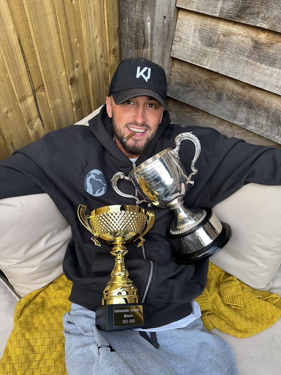 Smoking on a French batch. 😮‍💨🤝🏻

@Banstead_Rovers 🏆🏆