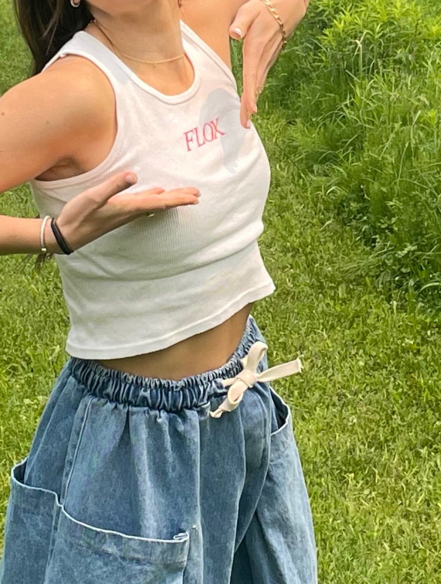 jackieberardo's tweet photo. girls will literally take photos of themselves in their favorite female-led startup merch in Vermont instead of going to therapy @flox_app  @BoysClubWorld https://t.co/dQeZRfsJZ9