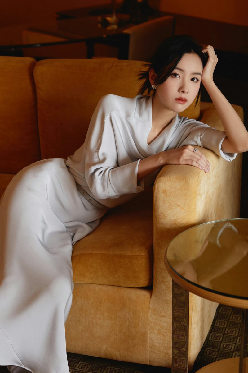 zhaolusi290's tweet photo. #ChenDuling in two looks for Republican film #TheSourceofPower https://t.co/rPBBQOxMdh