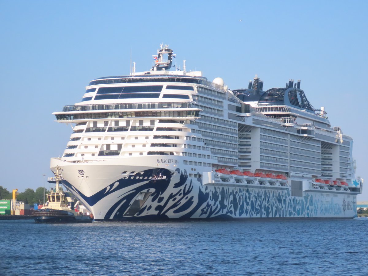CruiseReiziger's tweet image. De gloednieuwe #MSCEuribia van @MSCCruisesNL straalt onder een heerlijk zonnetje op weg van @cruiseterminal naar de sluis van IJmuiden. 🌞🚢😍 
De prachtige foto&apos;s zijn van Bas Groen. 📷👏
