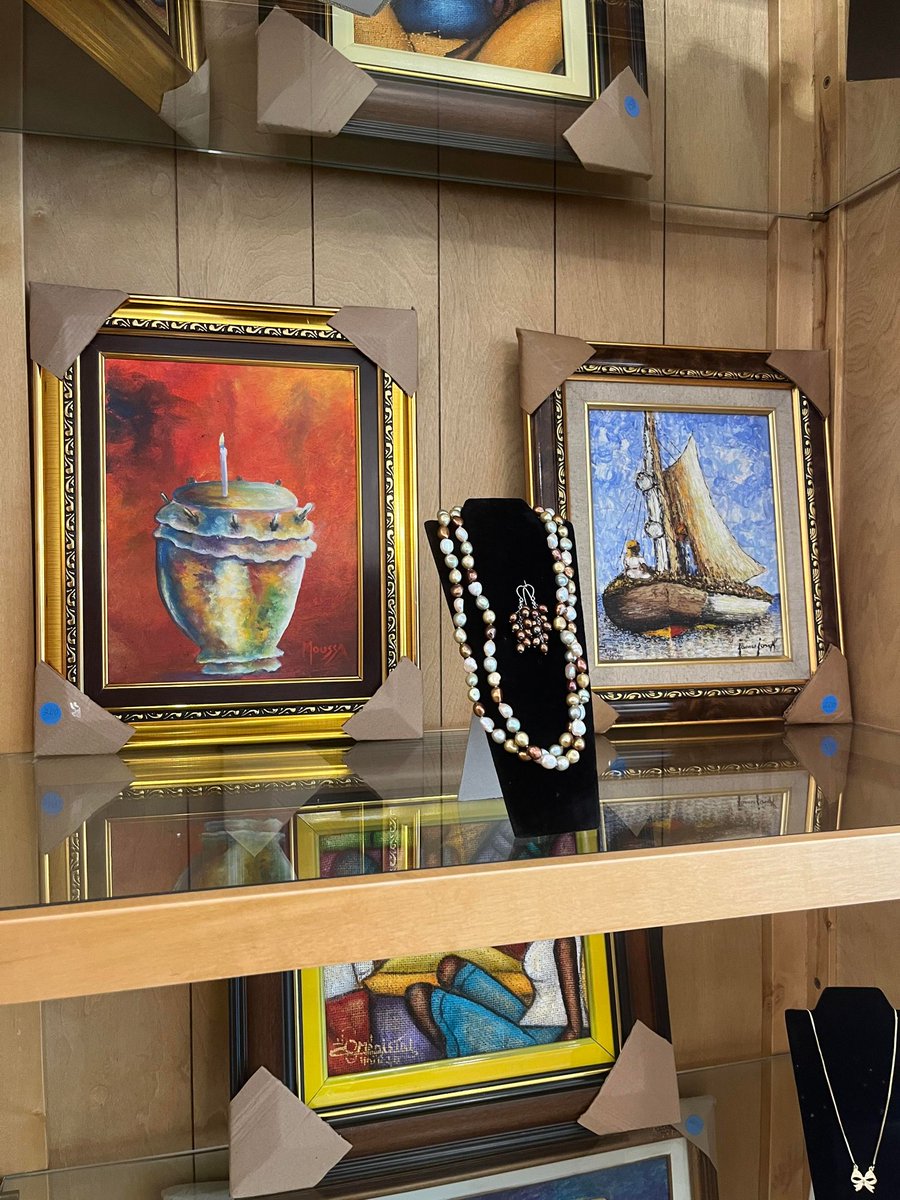 Grand Opening! 

Loretta Legacy Art Gallery, featuring curated pieces and more. Visit them today on the Upper Level next to Kay Jewelers.