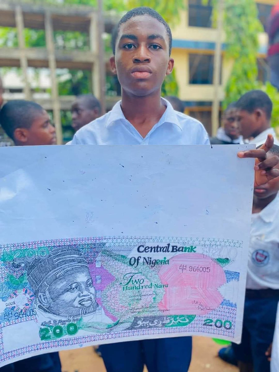 Magu Abraham poses with the 200 Naira Note he drew 

He is a Student of Mount Saint Gabriel(MSG)Secondary School,Makurdi

Kudos Abraham♥️

Photocredit:Esa Benkeys

Nigeria Air|Hadi Sirika|Fraud|David Hundeyin|Okwute|My President|Funke Akindele|Iyabo Ojo|Toyin Abraham|Aisha Buhari