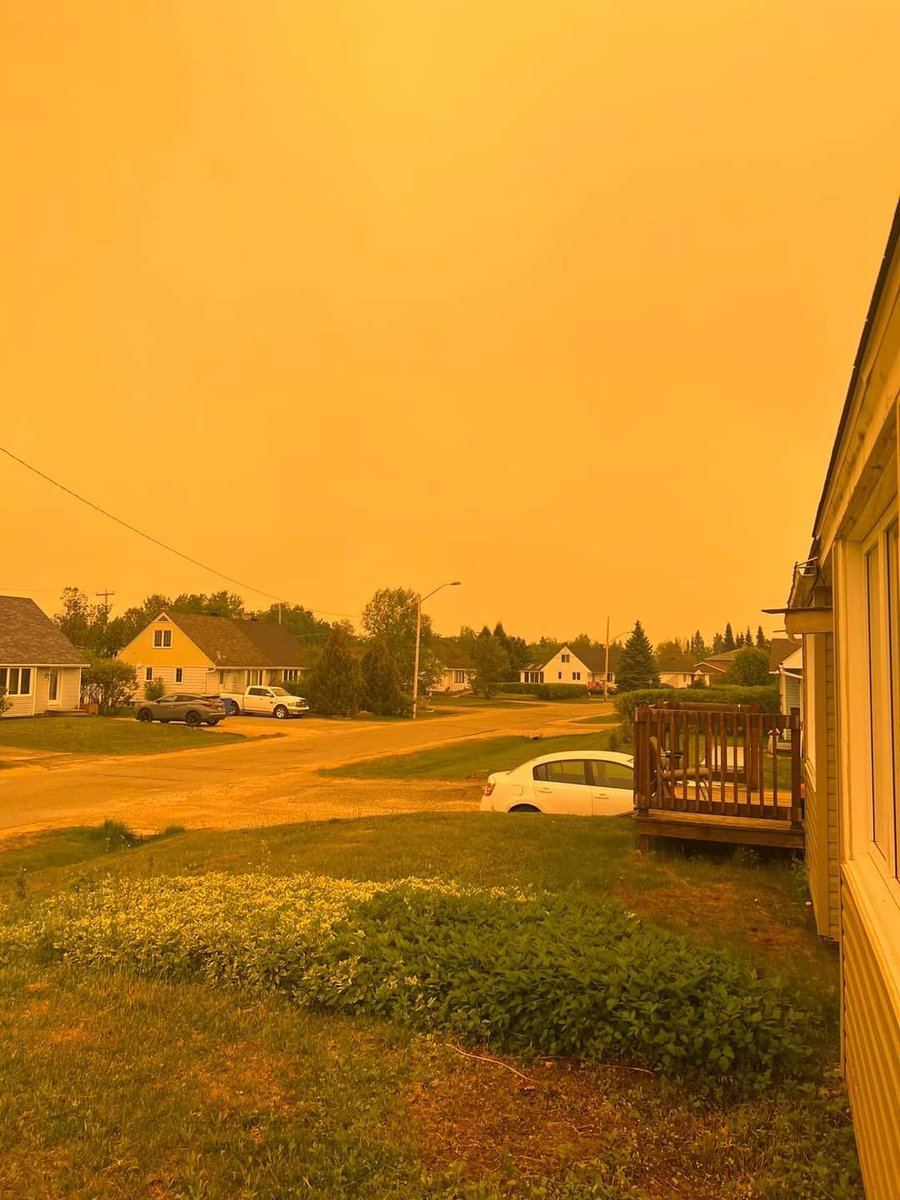 Le ciel de #Senneterre, en Abitibi-Témiscamingue, cet après-midi. #FeuxDeForêt 

📷 : Courtoisie