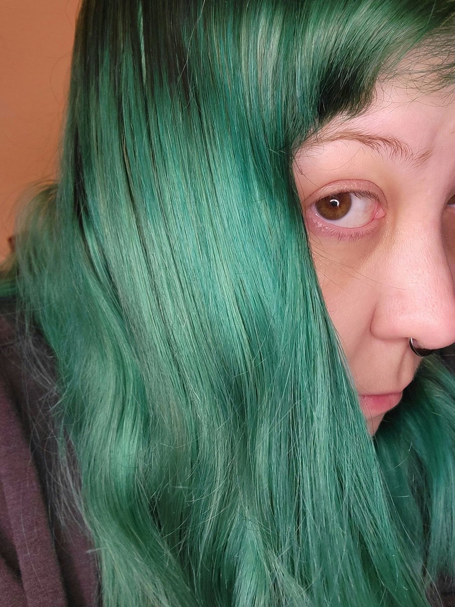 JustAddOtter's tweet photo. New hair color matches my glasses! #selfie https://t.co/xvU9VTZt1p
