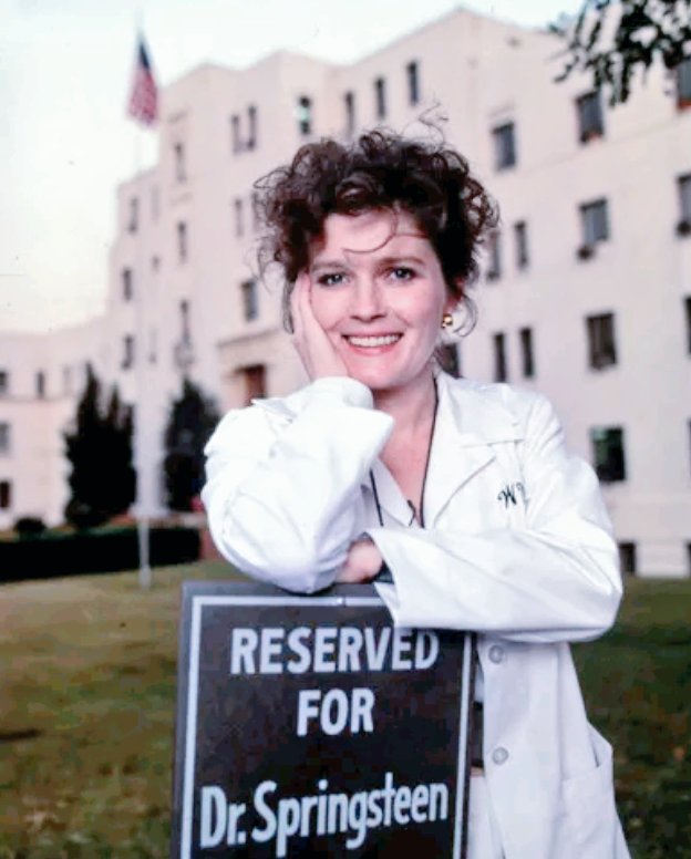 Kate Mulgrew starred as Dr. Joanne Springsteen, in the television show 'HeartBeat', which aired on ABC in 1988.
#KateMulgrew #80s