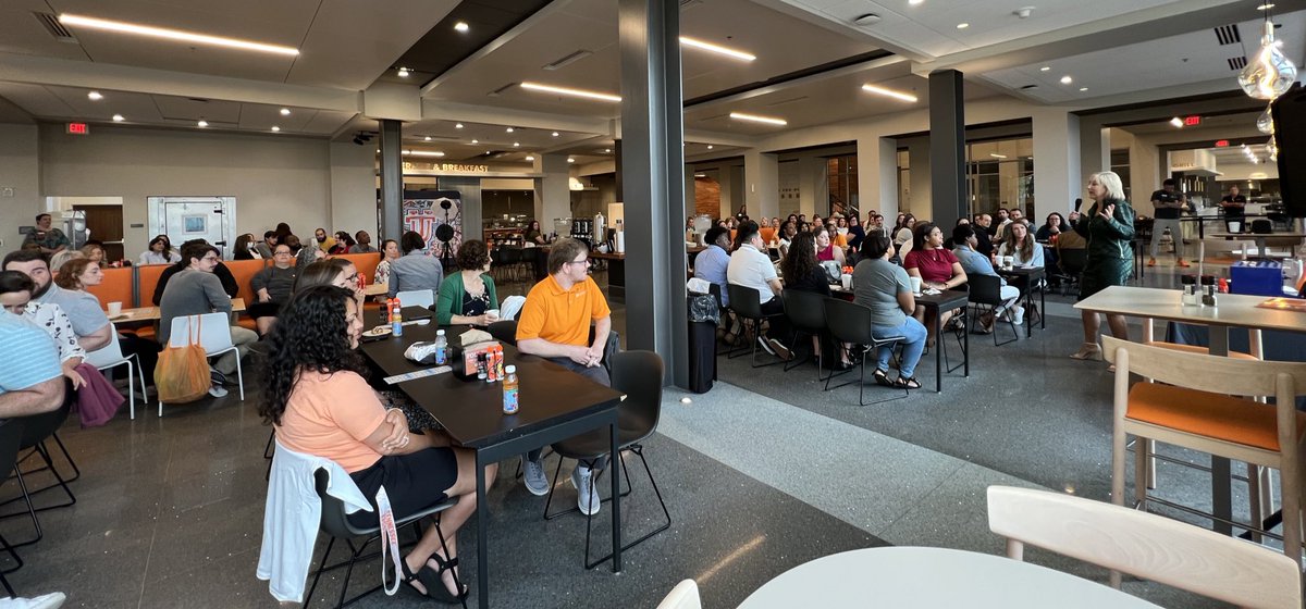 DondePlowman's tweet photo. Thrilled to start the day with our Student Success team thanking them for all the incredible work they do. The support and resources they provide our students to grow and excel academically while here on Rocky Top makes @UTKnoxville a special place. Proud of these Vols!🍊 https://t.co/DVpi2bJ8W3