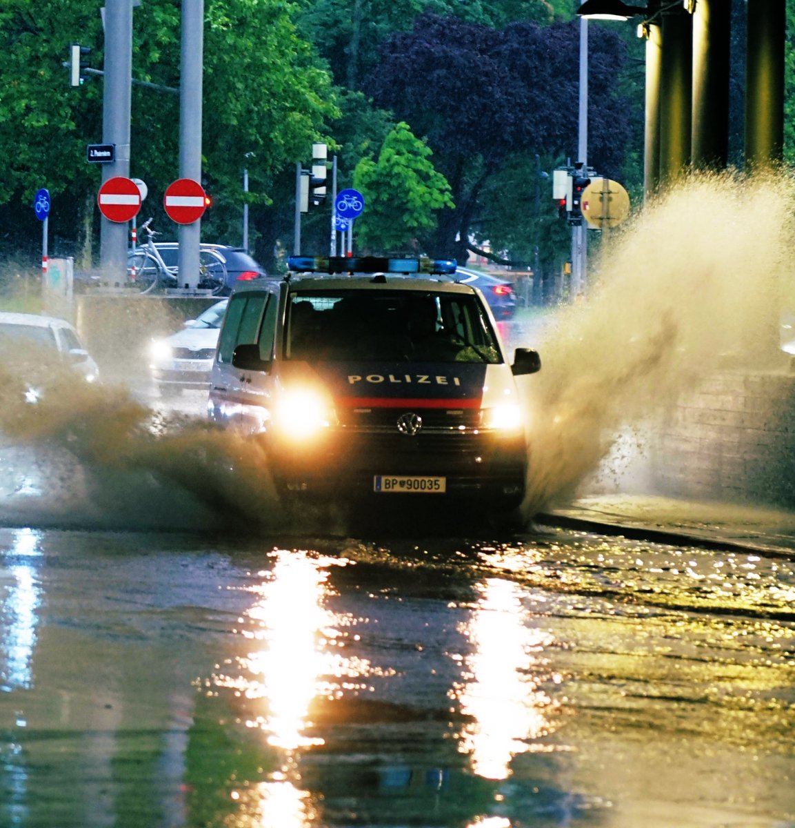 Starkregen in Wien🌧️⛈️

#wienliebe