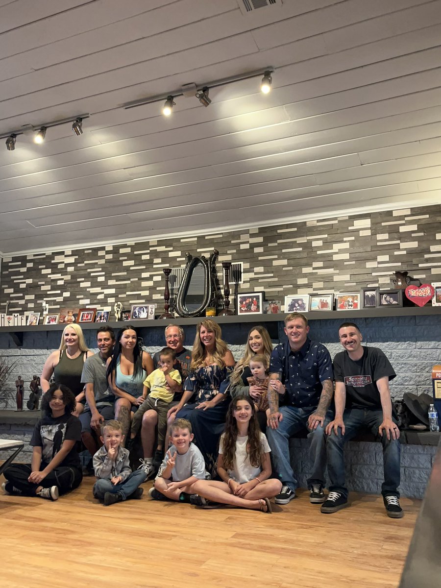 Kelly Dale tweet media