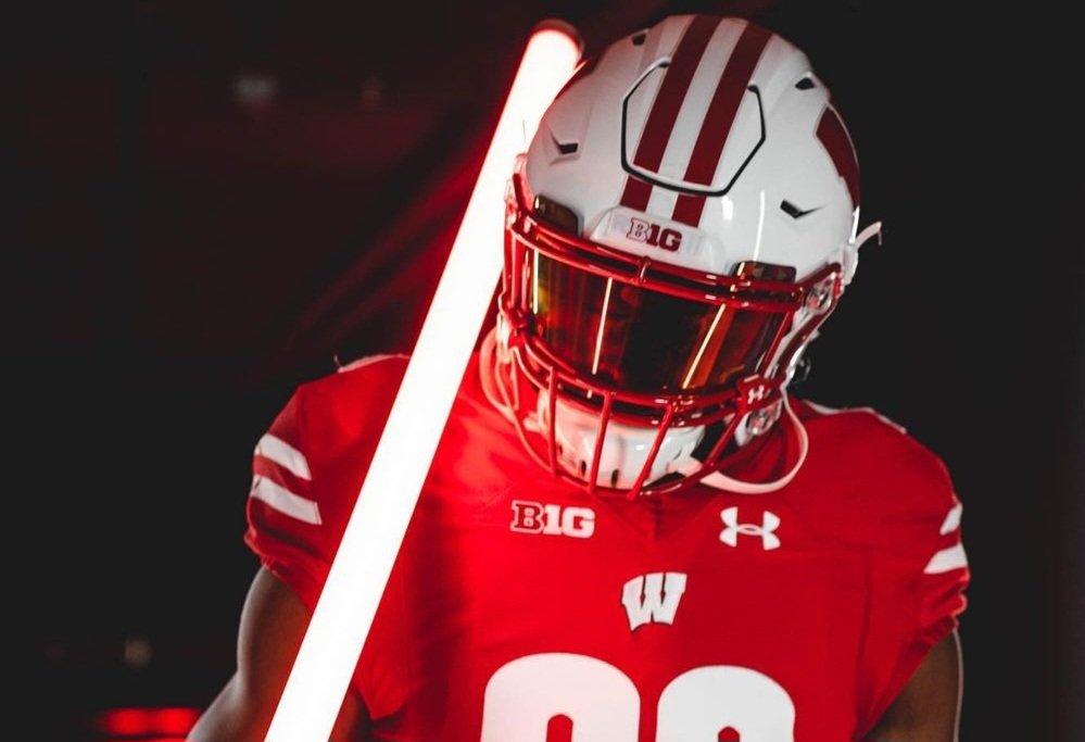 Via @BrianDohn247 

#Badgers move the needle for Top247 DE Benedict Umeh during his official visit.

247sports.com/college/wiscon… (VIP)