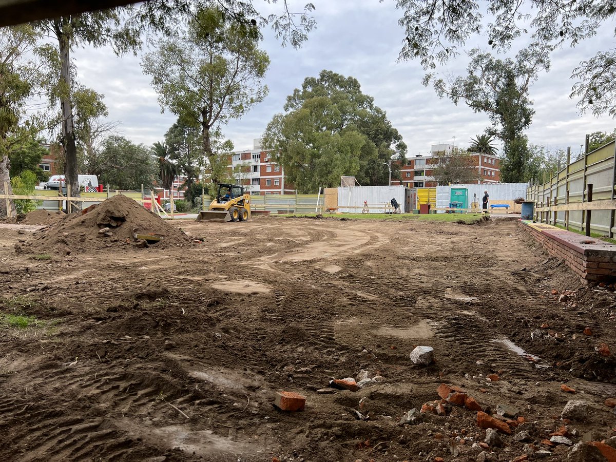 Arrancaron las obras: ⚠️🚧👷🏻

📍Carpeta asfáltica en Julio César.

📍Remodelación Plaza Lopez Viana en Buceo.

¡Sigamos creciendo! 💪🏻 #SomosCH