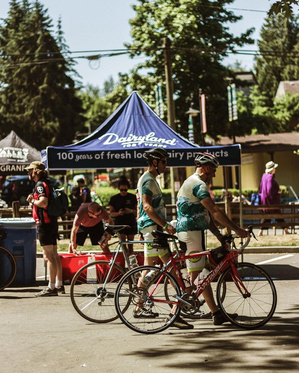 The @ValleyGranFondo is back this Sunday, June 11th! 🚴🏽‍♂️Rolling hills and some steady inclines will be well worth the effort after finishing the route and celebrating at @EagleAcresDairy's post-ride #festival.

Learn more: tourism-langley.ca/event/applewoo…

#LangleyFresh #ExploreAbbotsford