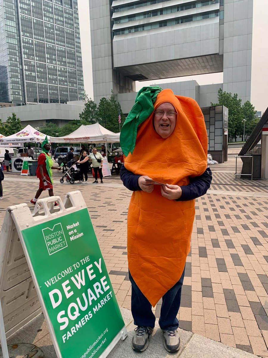 The happiest vegetables and fruits you'll ever meet. 🍅🍓🥕🥬

HOPe members were on hand to help the Boston Public Market community kick off the Dewey Square Farmers Market in style!