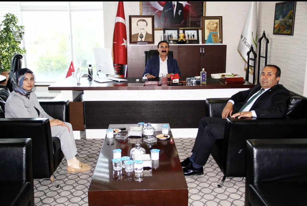 fesihcakir1's tweet photo. Van Ticaret Borsası Yönetim Kurulu Başkanı sayın Naif Süer’ i makamında ziyaret ettim. Gösterdiği ilgi, alaka ve misafirperverliğinden ötürü kendisine teşekkür ediyorum. https://t.co/gkznI0EwUf