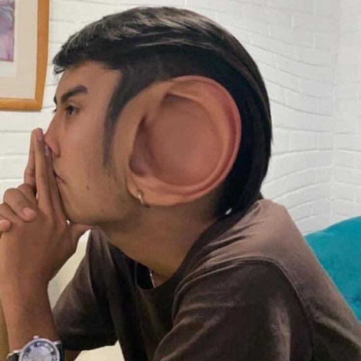 Wuolah's tweet photo. yo cuando el profesor se pone a ayudar en mitad del examen a la persona que tengo al lado https://t.co/QnFzsrbLzQ