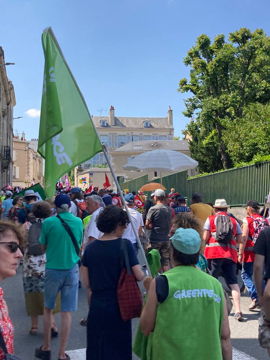 Nous étions une nouvelle fois dans la rue à #Poitiers pour la #Manif6Juin #JusquauRetrait ✊️