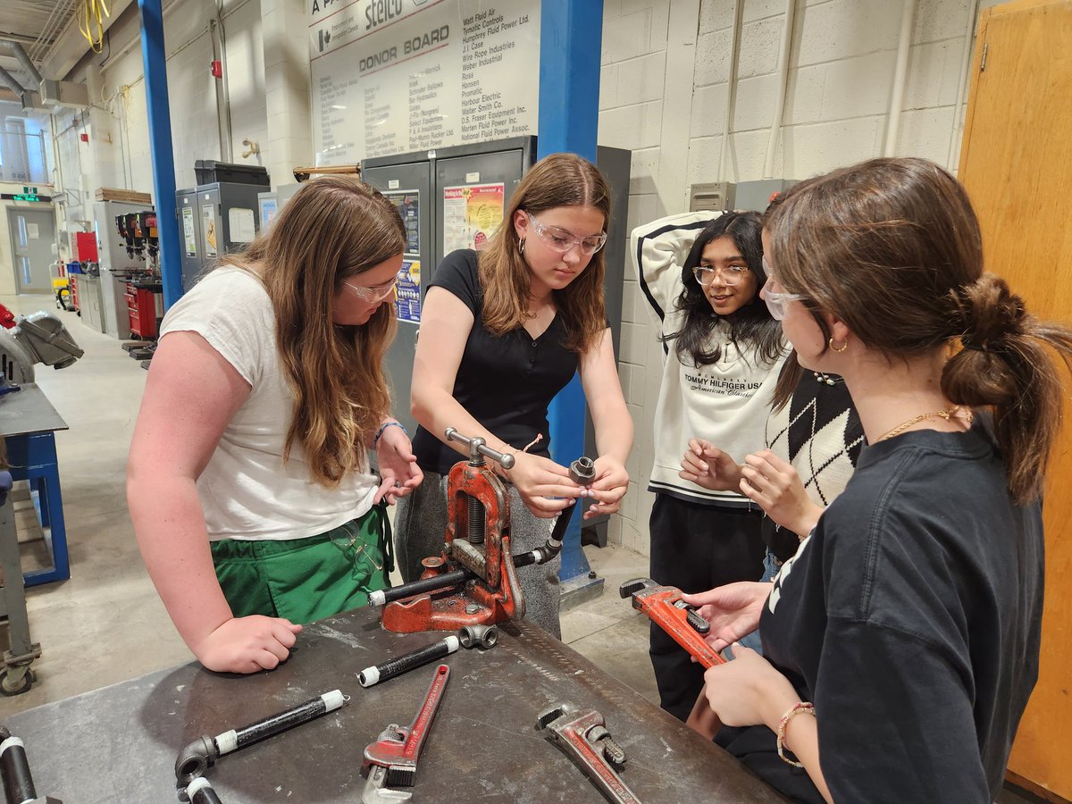 OYAPHWCDSB1's tweet image. Inspiring Young Minds program culminating @MohawkCollege  engaged grades 7 &amp;amp; 8 students in an exciting day of hands-on activities #Automotive #Millwright #Carpenter #oyap #oyaphwcdsb @stthces @remuces @stbeces @HWCDSB @HWCDSBmyPath @t_zupancic @DeanDiFrancesco @OyapPajo