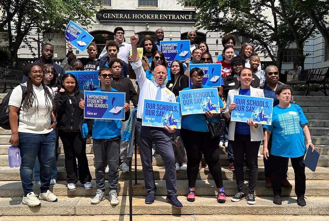 On May 24th, MassCOSH joined @BTU66 for #ThriveActAdvocacyDay at the State House. For more info on the Thrive Act: bit.ly/ThriveActMA.

Photo credit: Boston Teachers Union