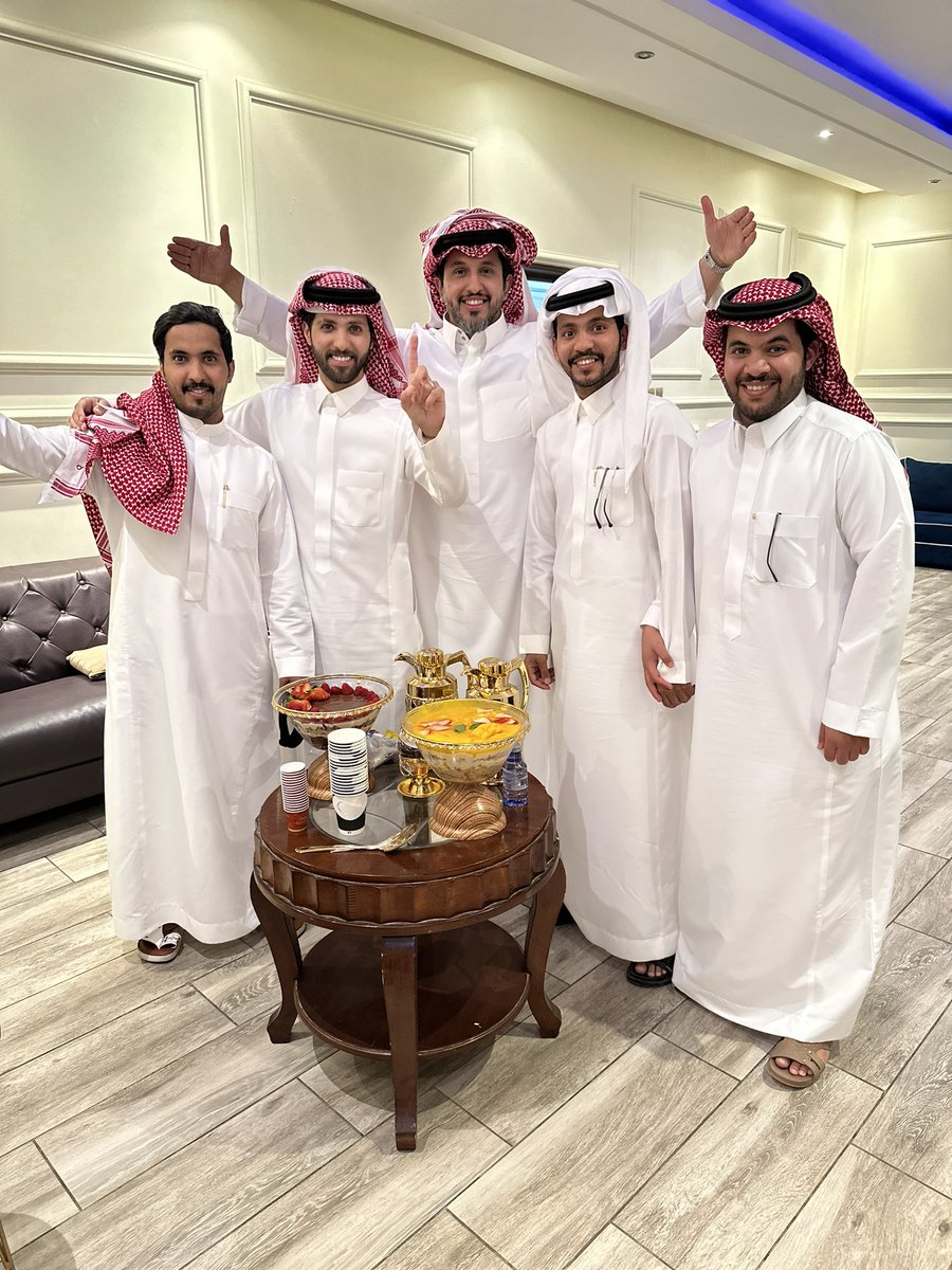 gazzi_24's tweet image. استمتعوا معانا في حسابنا بسناب شات بفقرة تحدي الكبار .. وأعطونا إنطباعكم بهاشتاق #غازي_الذيابي  راح نسحب على ثلاثة أشخاص لكل شخص ألف ريال 😍👌