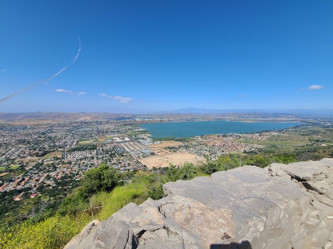 Had an interview in Lake Elsinore today. Always forget how awesome the view is https://t.co/jpbzPXFT<a href="/tag/thickthighsandthroatpies"class="tags"><span>#thickthighsandthroatpies</span></a>