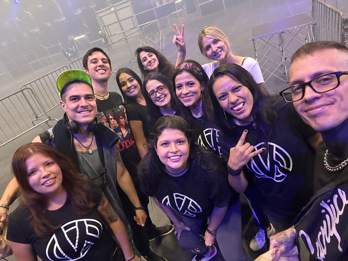 ConexionKudaiCO's tweet photo. El Club de Fans de Conexión Kudai Medellín ya están listos para el concierto de la banda esta noche / @ConKudaiMed @Kudai https://t.co/auzHAkIiiD