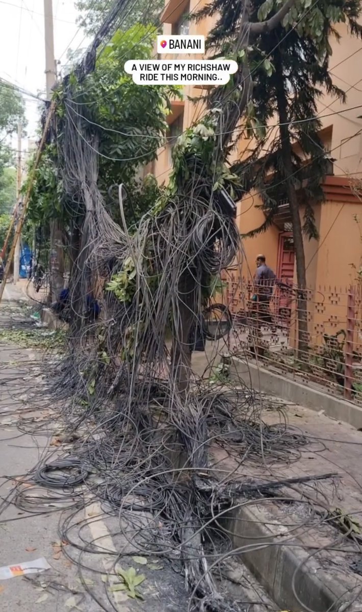 juliuzickboy's tweet photo. Kabel-kabel listrik paling jahanam yang pernah gw temuin adanya di Nepal &amp; Bangladesh sih. https://t.co/uuYeeLV6Vi