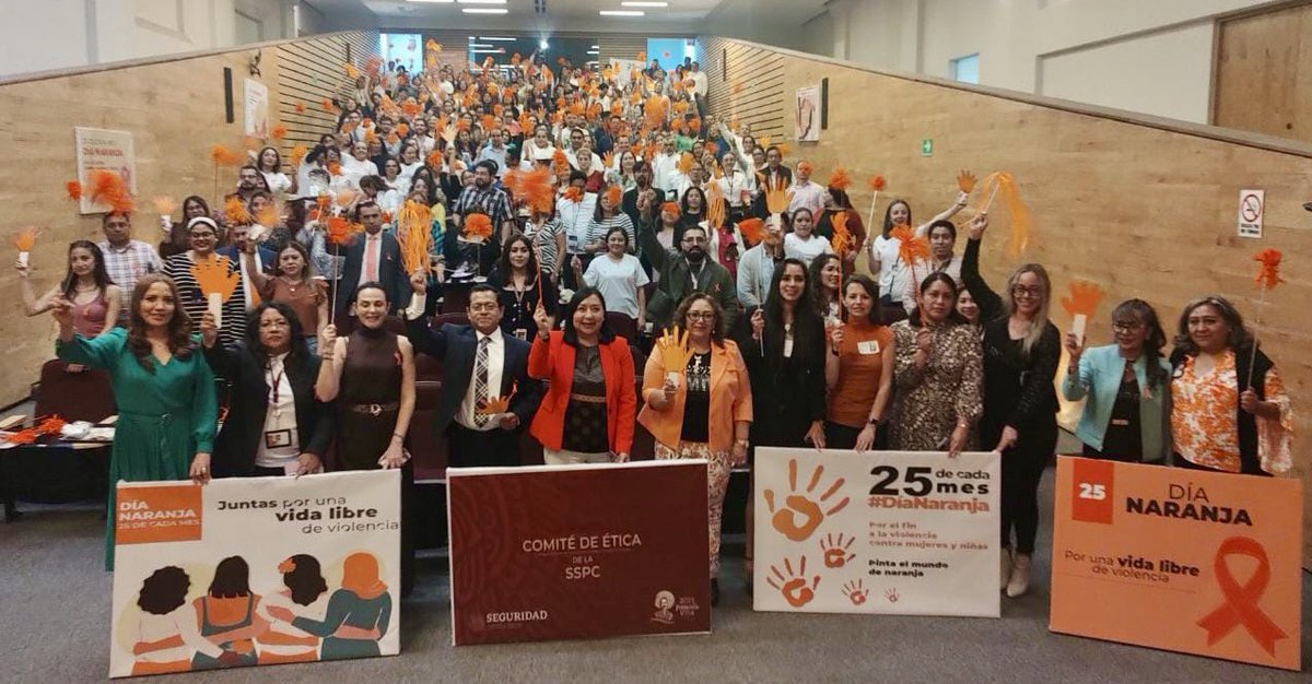 rosaicela_'s tweet photo. En el #DíaNaranja el personal de la @SSPCMexico recuerda la importancia de que las niñas y mujeres vivan libres de violencia. #HeForShe   #MujeresPorLaPaz 🕊️ https://t.co/fzvrgpWjDu