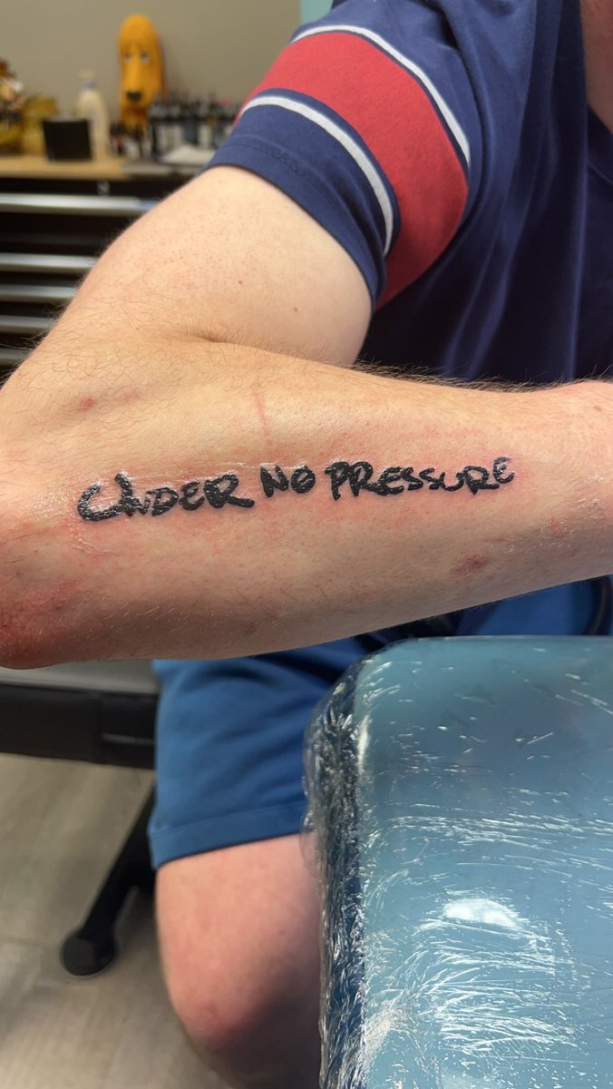 302Sean's tweet image. Got my first tattoo today!! Shout to @Logic301 inspired by 2 of my favorite albums all time,and have helped me get through a lotta shit in my life. Also to have the reminder to always keep calm/cool in situations bc at the end of the day I’m under no pressure.