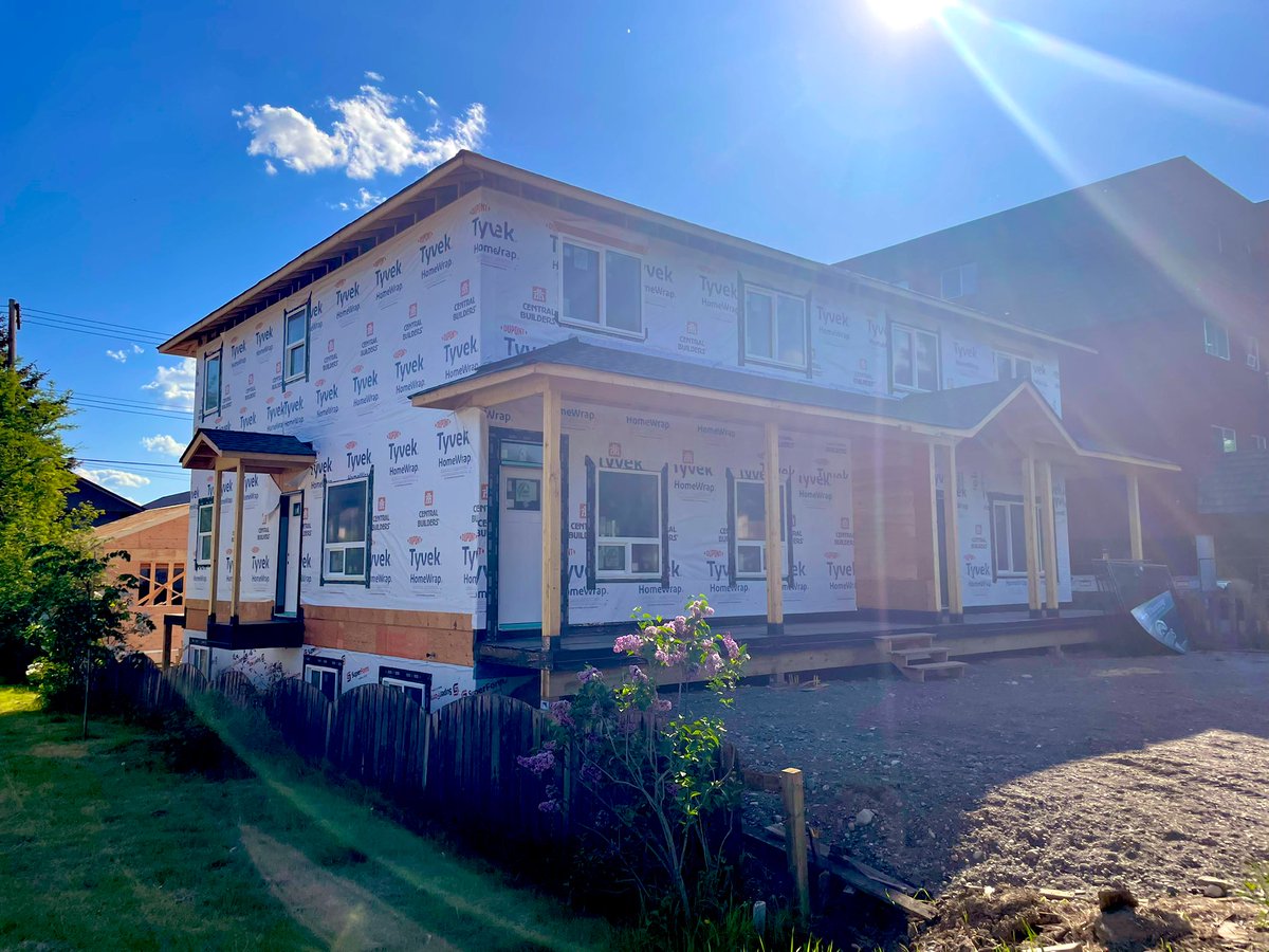 Infill under construction in #cityofpg

A vacant lot becomes four new homes. 

More of this everywhere.