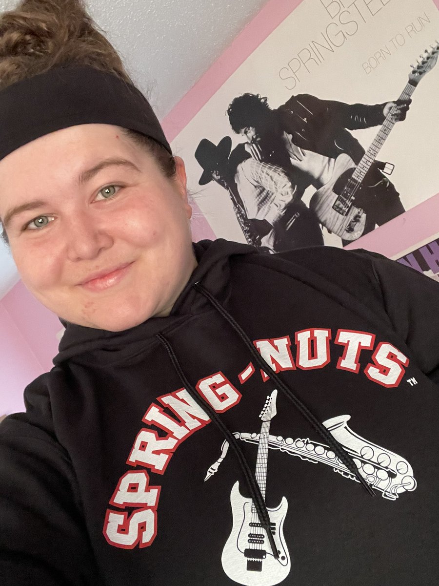 smithkc21's tweet image. So @SpringNuts_ … does this make me officially official?? 😜🙌
Loving my new gear! Ready for Chicago and Jersey! ❤️💯🎶🎸🎷
#Springsteen #SpringNuts #SpringsteenTour2023