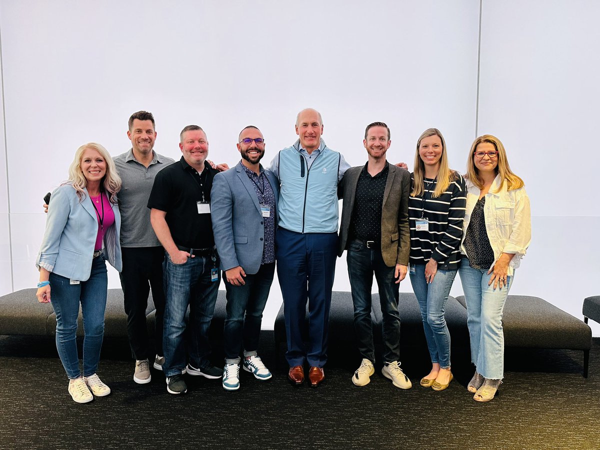 Danielle Oselett tweet media