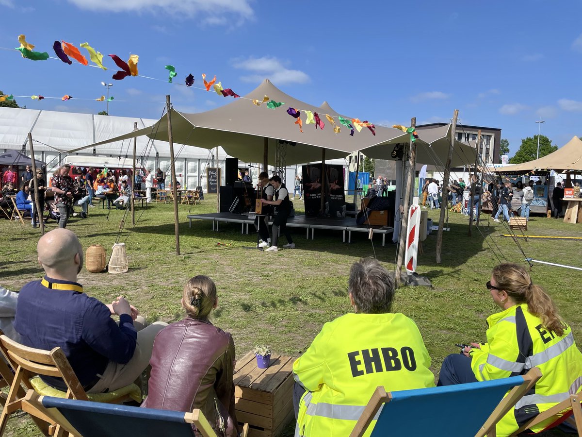 Was samen met ⁦<a href="/wizgroningen/">Werk in Zicht</a>⁩ collega’s op het Zoo werkt ‘t festival in Emmen. Goede sfeer en leuke gesprekken gehad met werkgevers die zich op creatieve wijze presenteerden aan de bezoekers. #samenwerkenloont