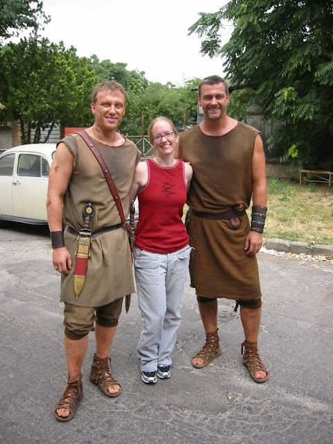 Behind-the-Scenes Kevin McKidd and Ray Stevenson posing with a member of the staff during the production of HBO's ROME. Ray died on May 21 at the age of 58. peplumtv.com/2023/05/behind…