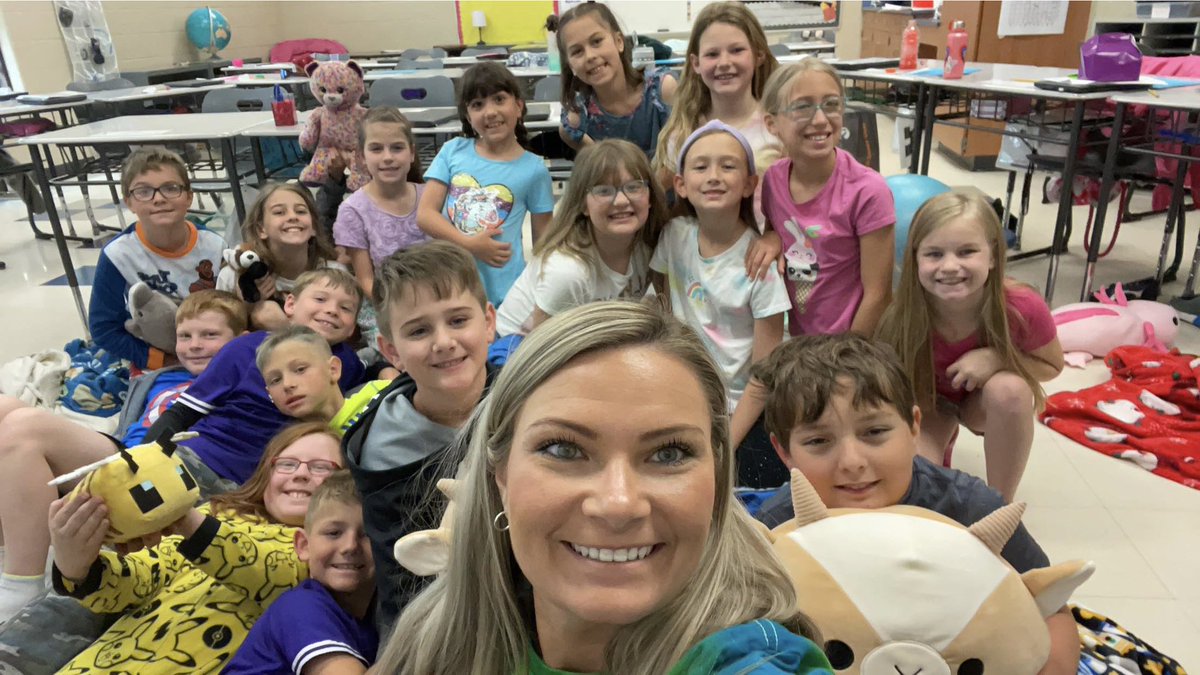 MrsArtrip's tweet photo. All the reasons why I love my job 💗 https://t.co/8dZ6p2s856