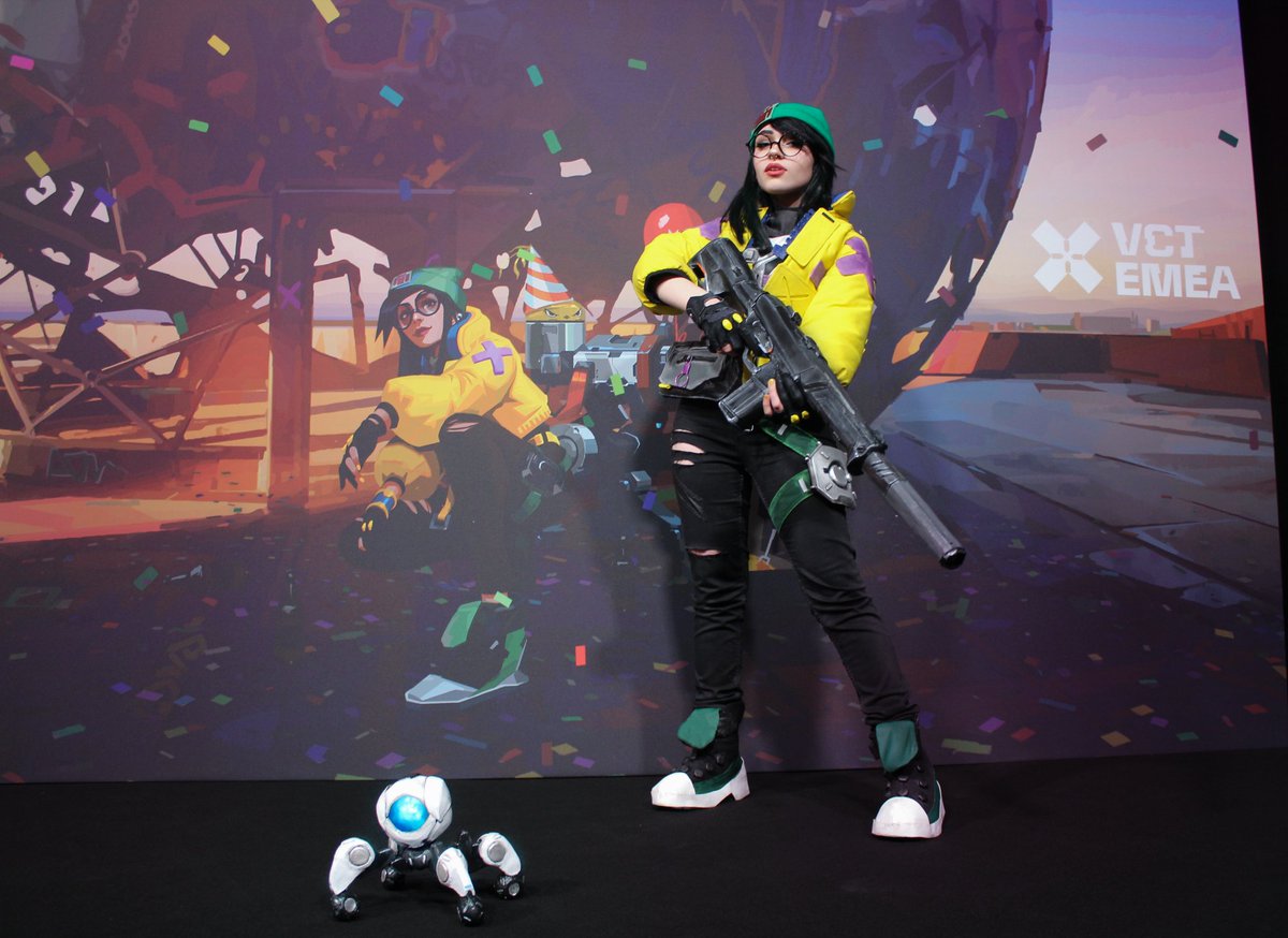 KateCosplay's tweet photo. Another photo of my Killjoy cosplay at #VCTEMEA
Thank you @PlayVALORANT @riotgames for this amazing experience🔥🔥
@valesports_emea 
#VALORANT #valorantcosplay #cosplay #kj https://t.co/STVIGeRdsm