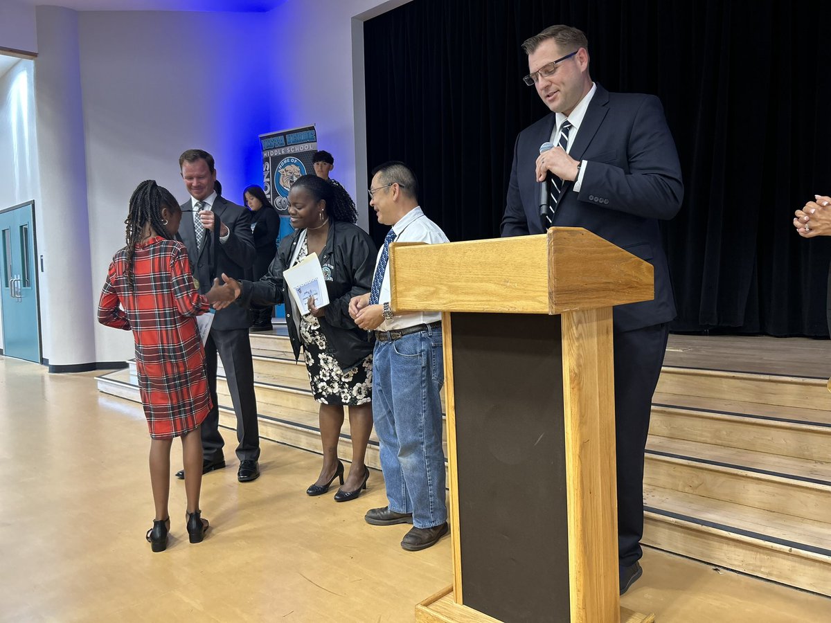 VistaverdeMs's tweet photo. Congratulations to all of our Cougar medallion recipients and our student of the year! Proud of our cougars. #cougarmedallion #leadingthePACK #portriateofagraduate #futureleaders @valverdeusd https://t.co/KUonmvVZEj