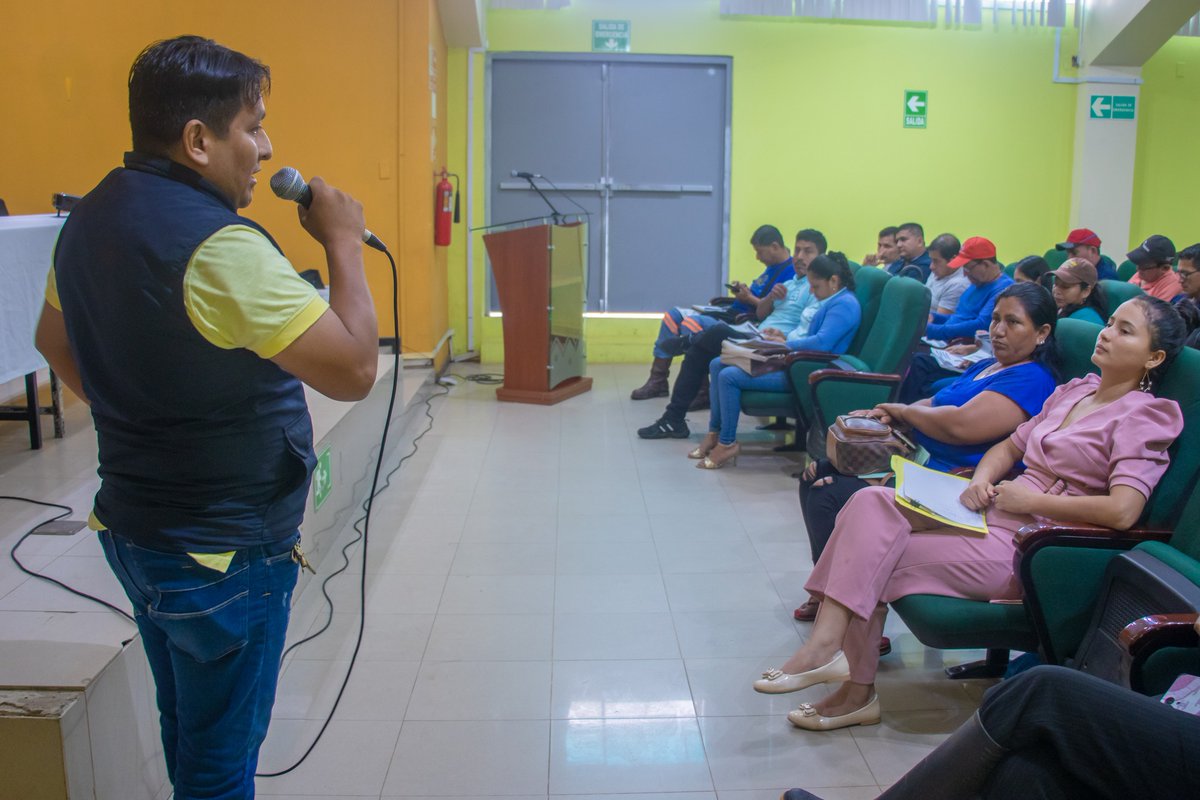 #EducaciónFinanciera 📷📷
Nuestros líderes de agrupaciones agrícolas y empresarios 📷 están participando en una capacitación sobre ahorro y crédito, enfocada en la gestión óptima de sus recursos y el bienestar familiar. 📷