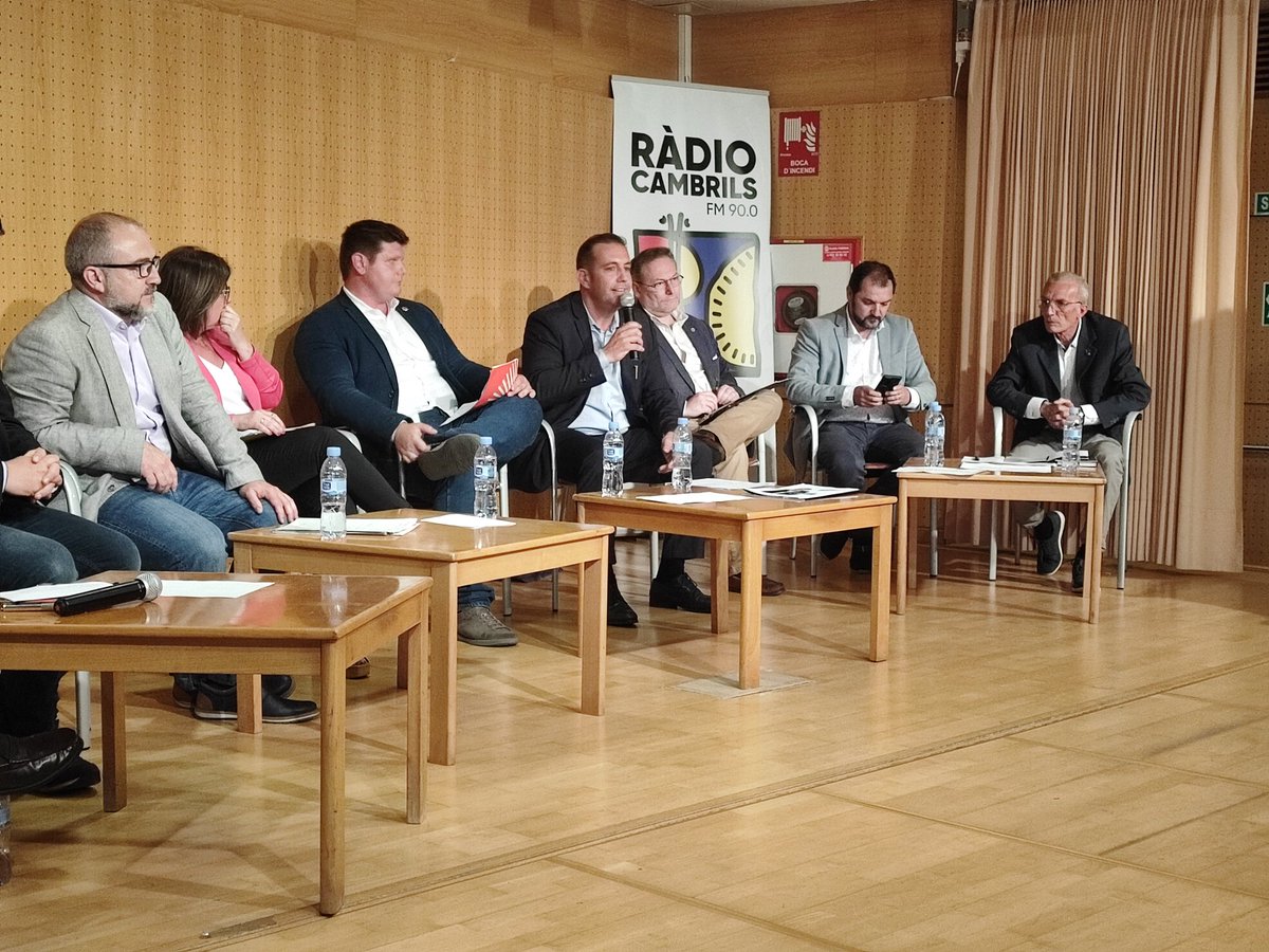 Aquí us deixem algunes imatges del debat electoral que hem organitzat aquesta tarda conjuntament amb la <a href="/revistacambrils/">Revista Cambrils</a>. Gràcies per haver-nos sintonitzat. #DebatCambrils