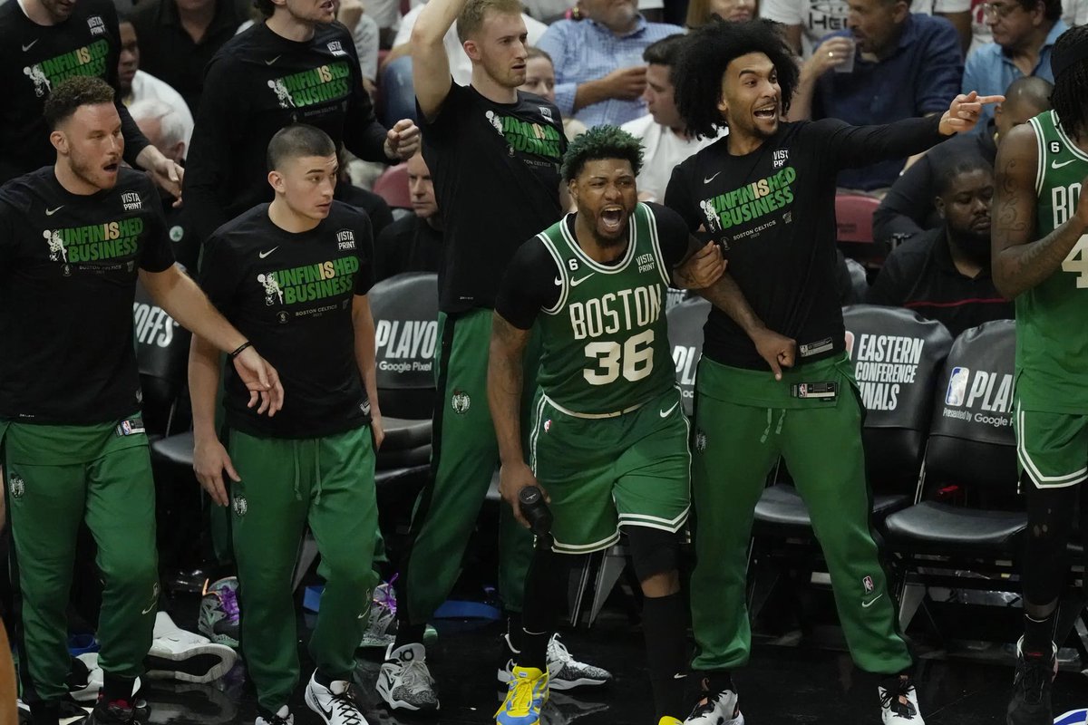 NotJaysonTatum's tweet photo. Need ALL the Celtics fans to tap in and show love for tonight! This show is far from over! Who’s hyped?? ☘️☘️ https://t.co/1suIv4WRl8