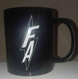 Adchat42's tweet photo. Merci à @FlashbackFA  et @ZeAaron_ pour cette magnifique tasse ! https://t.co/HtIJfhPDNc