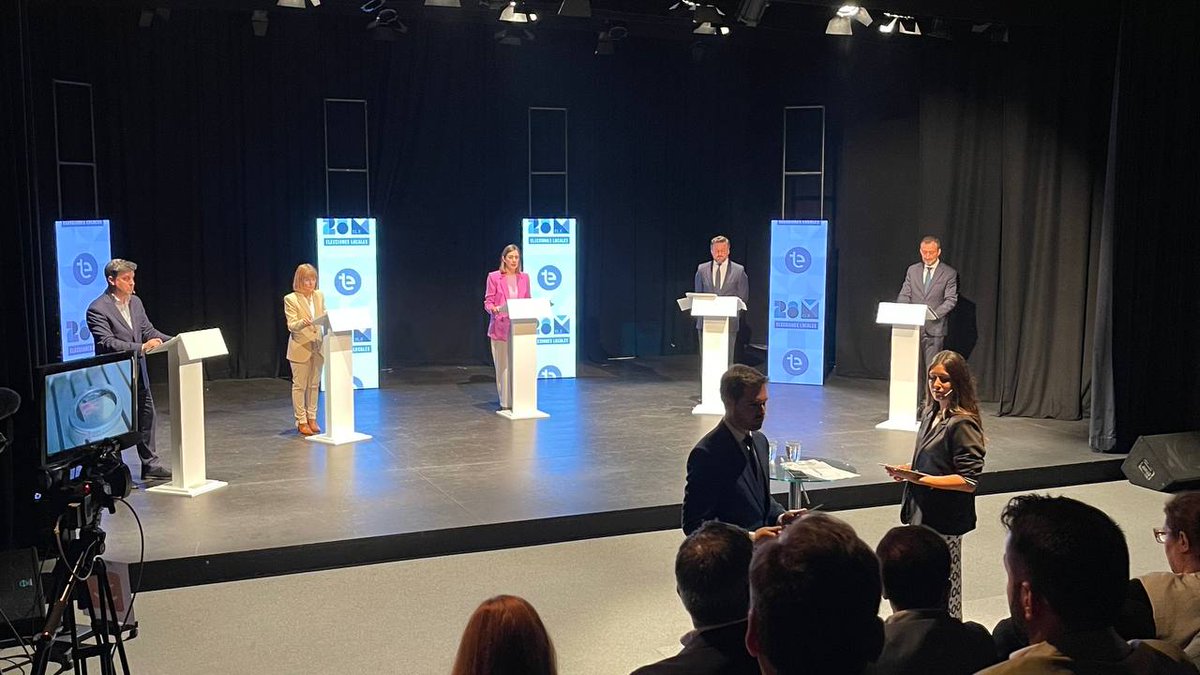 PSOE_Elx's tweet photo. Comienza el #DebateTeleElx en @TeleElx #aELCHElevabien #psoeelche #Elx #Elche https://t.co/T23qDp0CFL