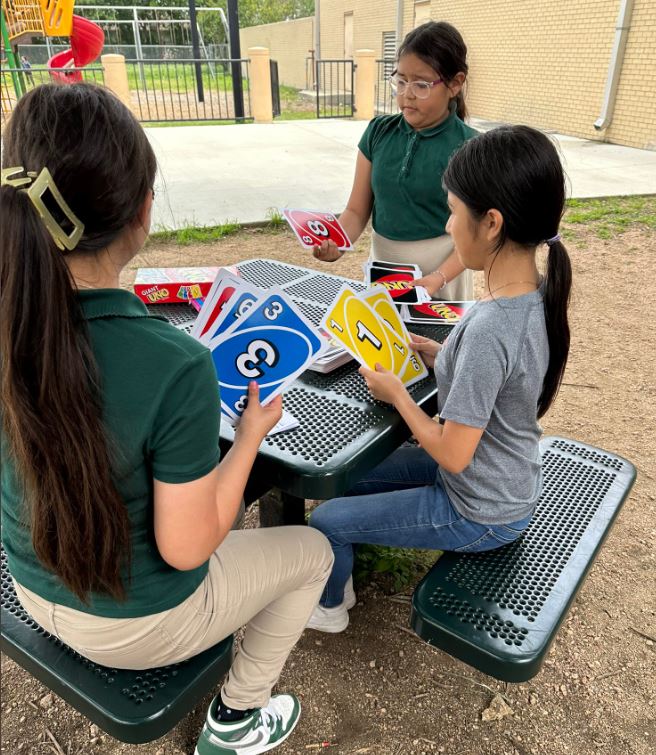 LasPalmasEISD's tweet image. Our leaders enjoying their new outdoor games during recess.  We work hard and love to play hard!  #LPLS4Girls #LPEPawsUp