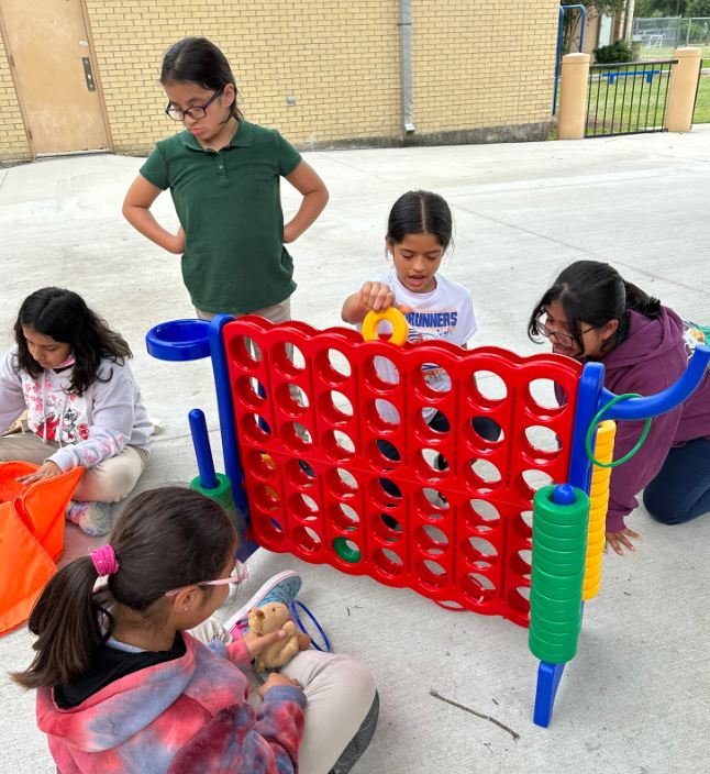LasPalmasEISD's tweet image. Our leaders enjoying their new outdoor games during recess.  We work hard and love to play hard!  #LPLS4Girls #LPEPawsUp