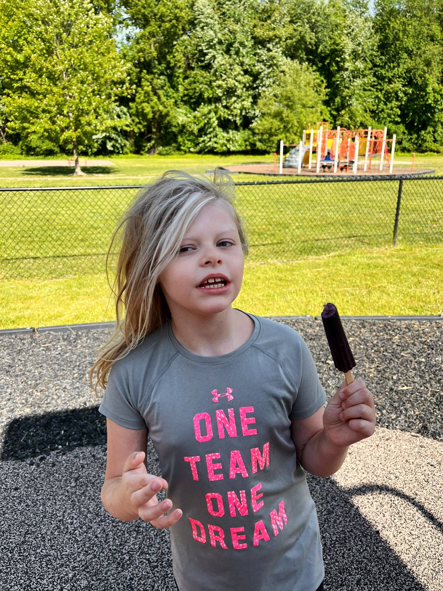 Last day of school fun! ☀️🤍😎