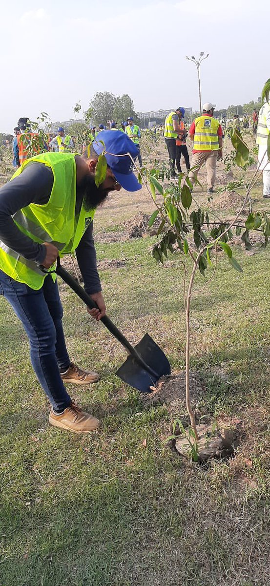 Pakistani_hn's tweet photo. The true meaning of life is to plant tree, under whose shade you do not expect to sit.

@AlkhidmatOrg 

#UCPPlantation2023
#UCPXAlkhidmatPlantation2023
#CleanAndGreenPakistan https://t.co/mC6iAgQLQN