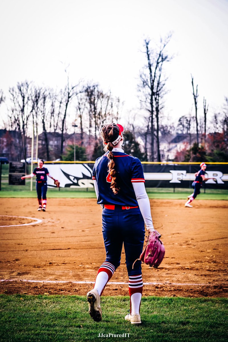 emily_0o3's tweet photo. Blessed to be named First Team All District Outfield❤️💙 https://t.co/bBC2Eh2VAx