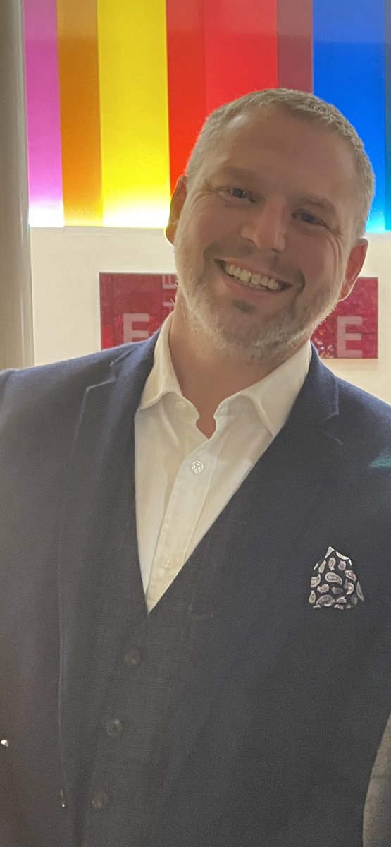 dannysmiff33's tweet photo. It is with great sadness I write this, my cousin Darren Smith took his own life yesterday. 

He was a great supporter of mental health charities, most notably setting up @andysmanclubuk in  locations across Essex. 

Sadly, despite helping so many, he lost his own… https://t.co/PoMIKvZegT